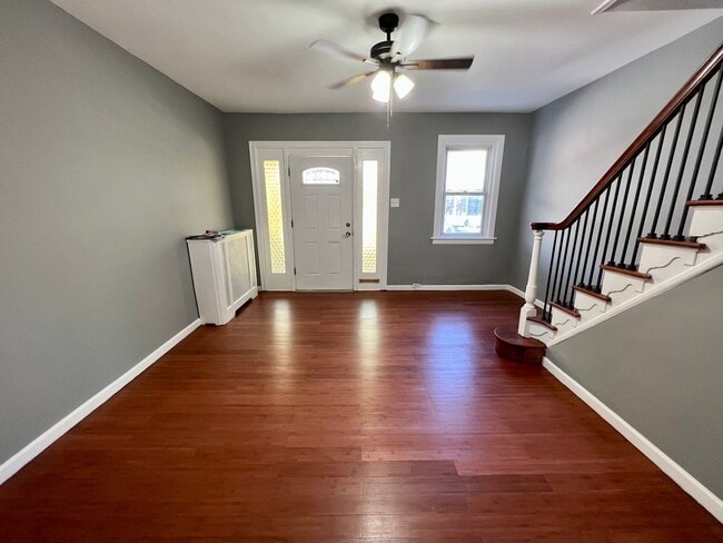 Building Photo - Beautifully Renovated 3-Bedroom Townhouse ...