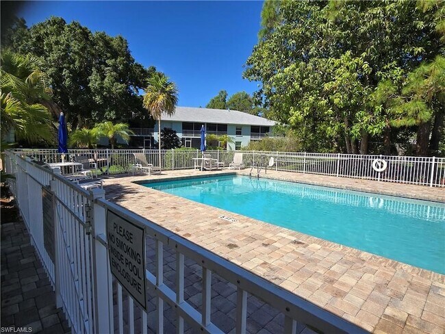 Foto del edificio - 5741 Whitaker Rd