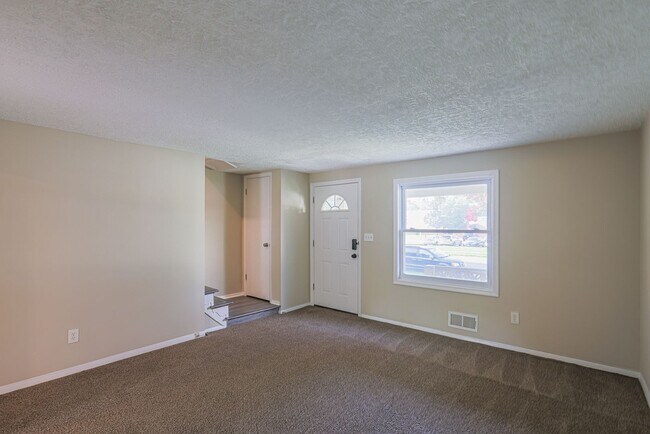 Building Photo - Updated 3 Bedroom Home Available Now!