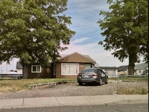 Building Photo - 1603 E Parkview Blvd