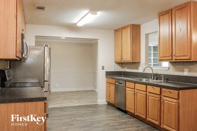 Building Photo - 10858 Mandarin Station Dr E