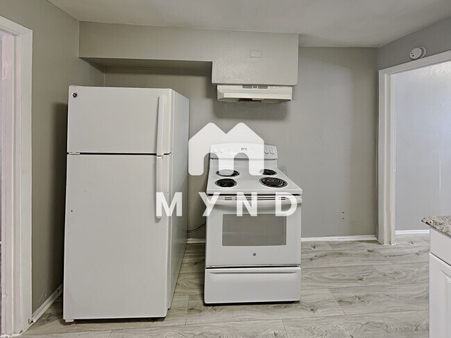 Foto del edificio - 1724 Pear St Unit 5
