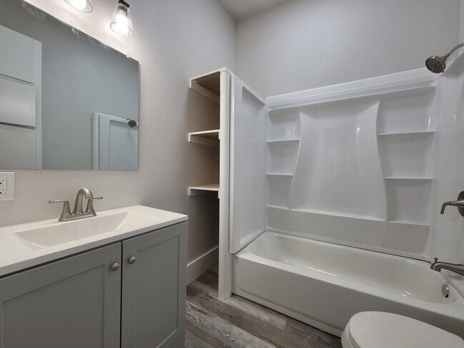 Foto del edificio - 1705 Austin Ave