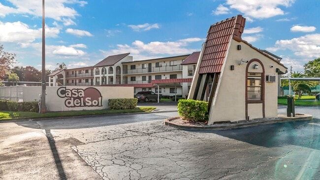 Foto del edificio - 2bed/1bath Ground Floor Unit Available Now...