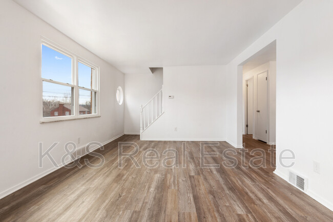 Building Photo - 110 Richmore Dr