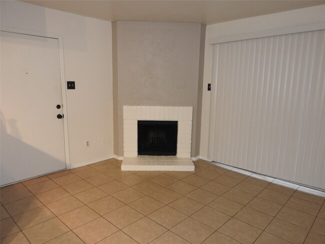 Foto del edificio - 12905 Woodforest Blvd