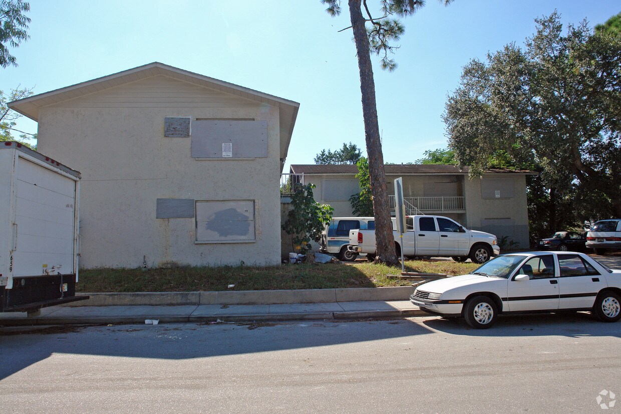 Building Photo - 1090-1100 Cocoanut Ave