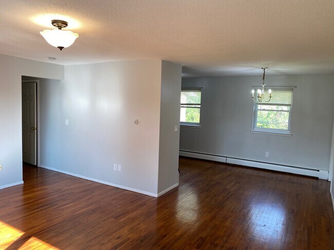 Building Photo - 43 Mountain Laurel Dr