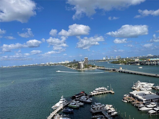 Building Photo - 1717 N Bayshore Dr