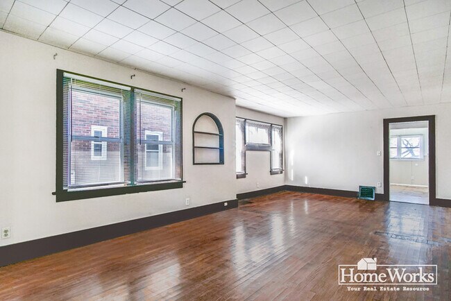 Building Photo - 729 S 32nd St