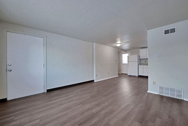 Building Photo - 2 Bedroom Affordable Housing Apartment