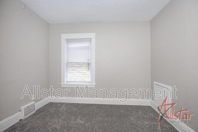 Building Photo - 800 E 95th St