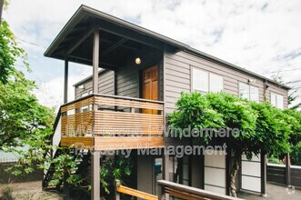 Building Photo - 2114 7th Ave W