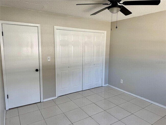 Building Photo - 3074 Brookview Ave