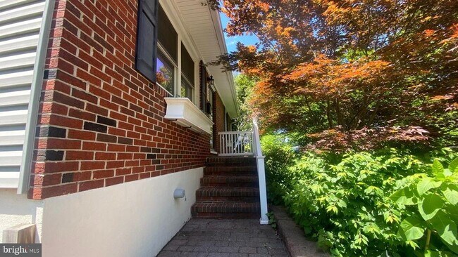 Foto del edificio - 417 W Maple Rd