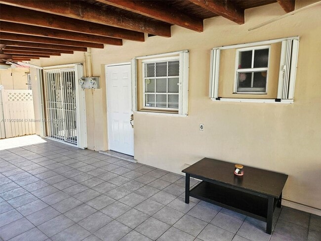 Building Photo - 47 NW 48th Ct