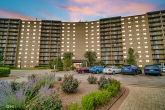 Building Photo - 6340 Americana Dr