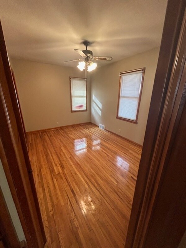 Foto del edificio - 77 Faircrest Dr