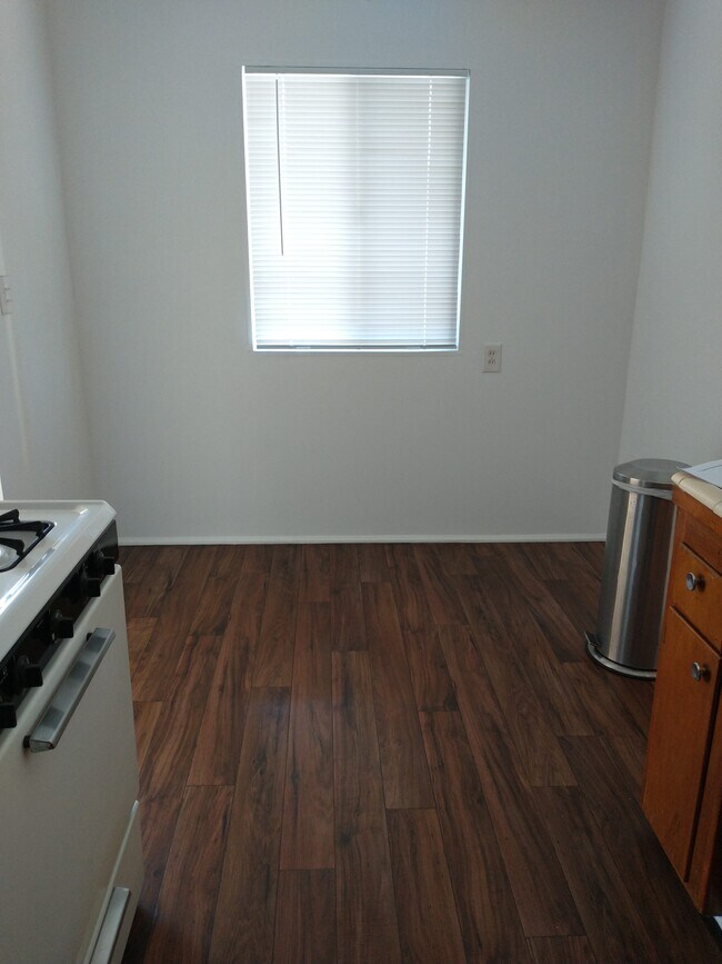 Foto del edificio - 130 N Ivy Ave