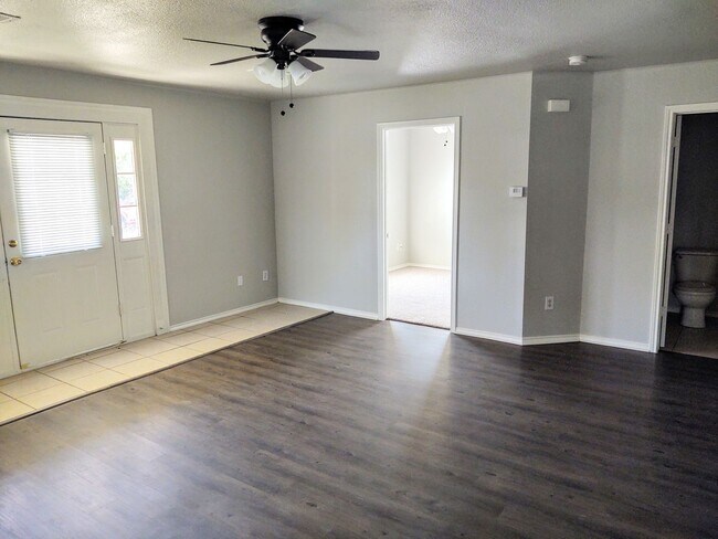 Foto del edificio - Completely refurbished home walking distan...