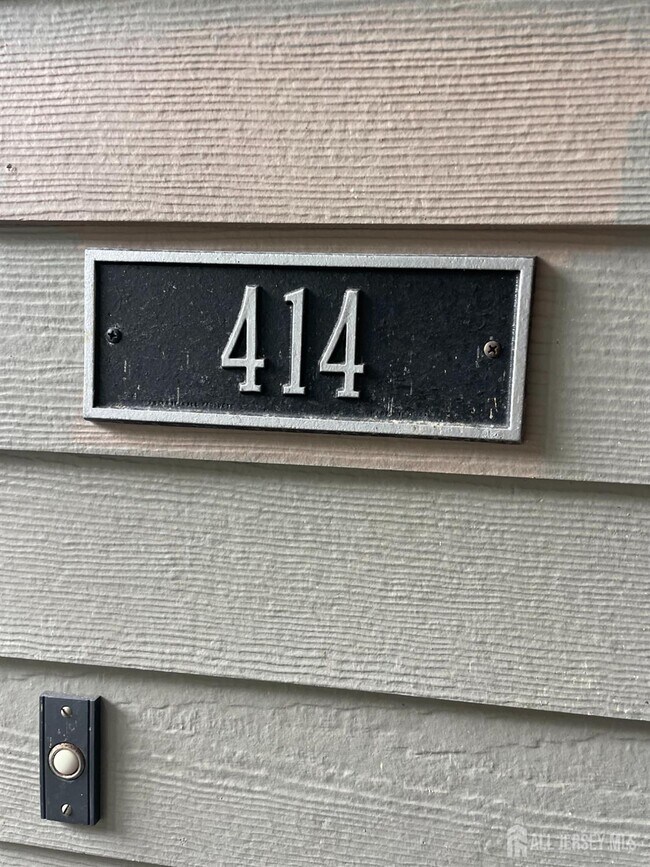 Foto del edificio - 414 Ravens Crest Dr
