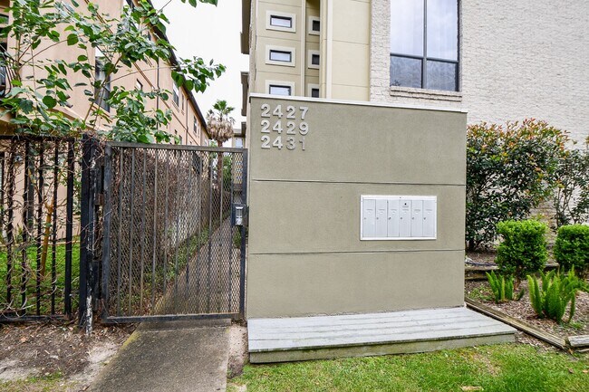 Foto del edificio - 2431 Dorrington St