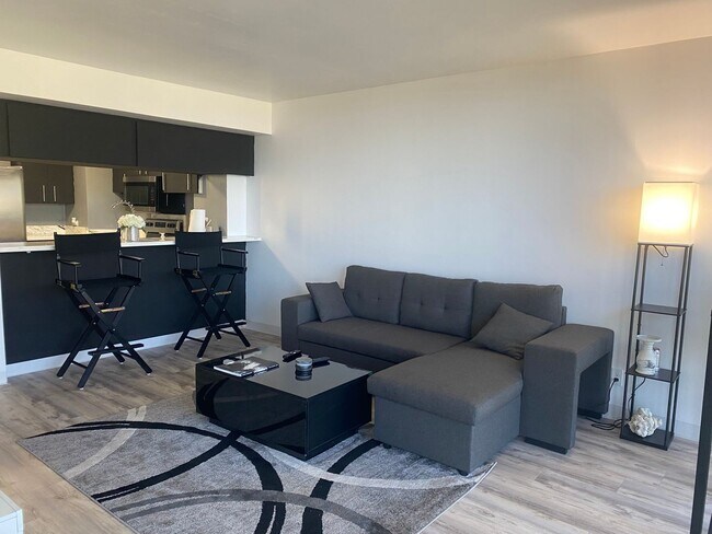 Building Photo - Fully Furnished One Bedroom