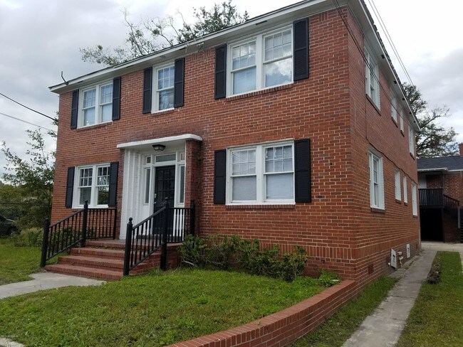 Building Photo - 2889 College St
