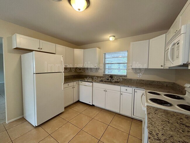 Foto del edificio - 2441 Fifeshire Dr