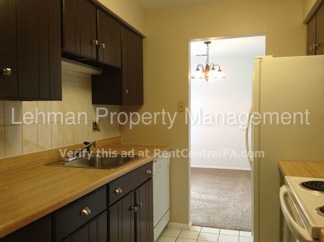 Foto del edificio - 810 Charlotte Way Unit 202