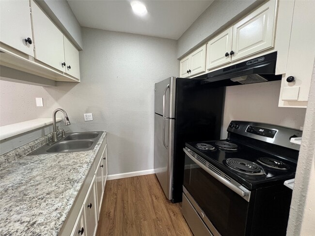 Building Photo - 10601 South Dr