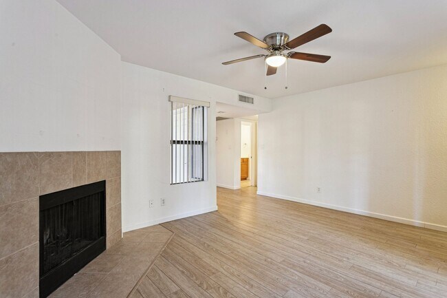 Foto del edificio - Apply Here WWW.RENTREDBRICK.COM