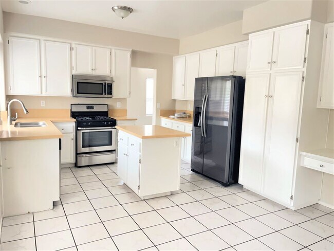 Foto del edificio - Spacious Murrieta Home For Rent!