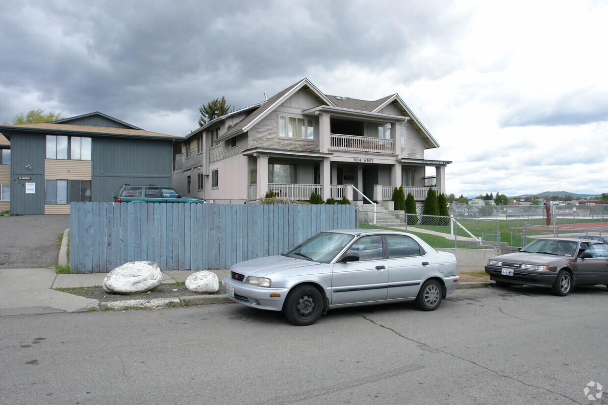 Building Photo - 604 W Augusta Ave