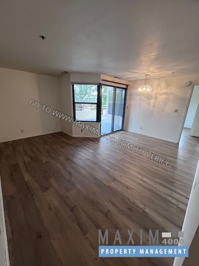 Building Photo - 1111 Horizon Dr