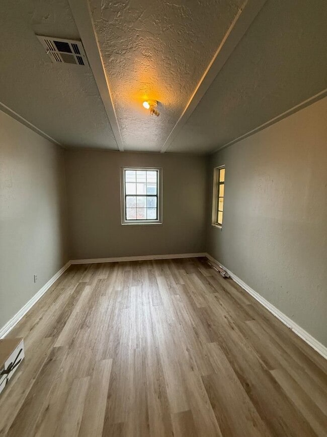 Building Photo - 1103 Arkansas St
