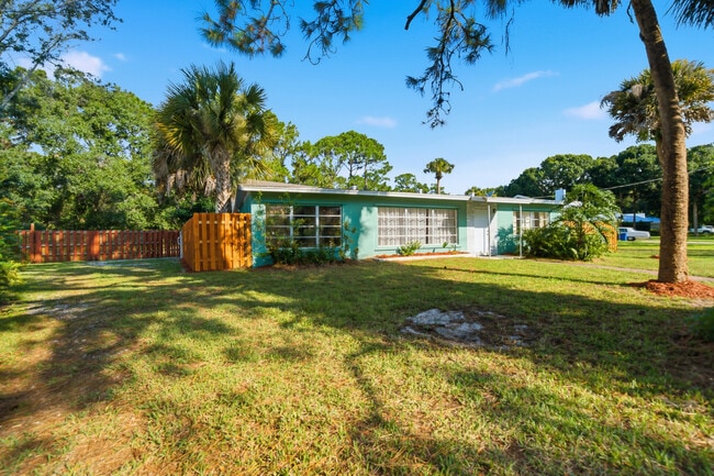Building Photo - 365 Blue Heron Rd