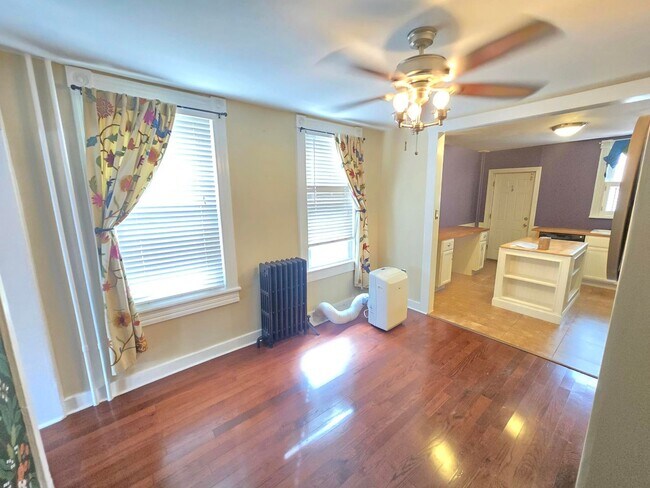 Building Photo - Beautiful 2 Bedroom 1.5 Bathrooms Patterson Park