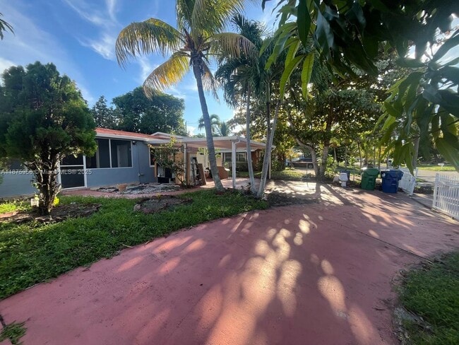 Foto del edificio - 1330 NE 203rd St