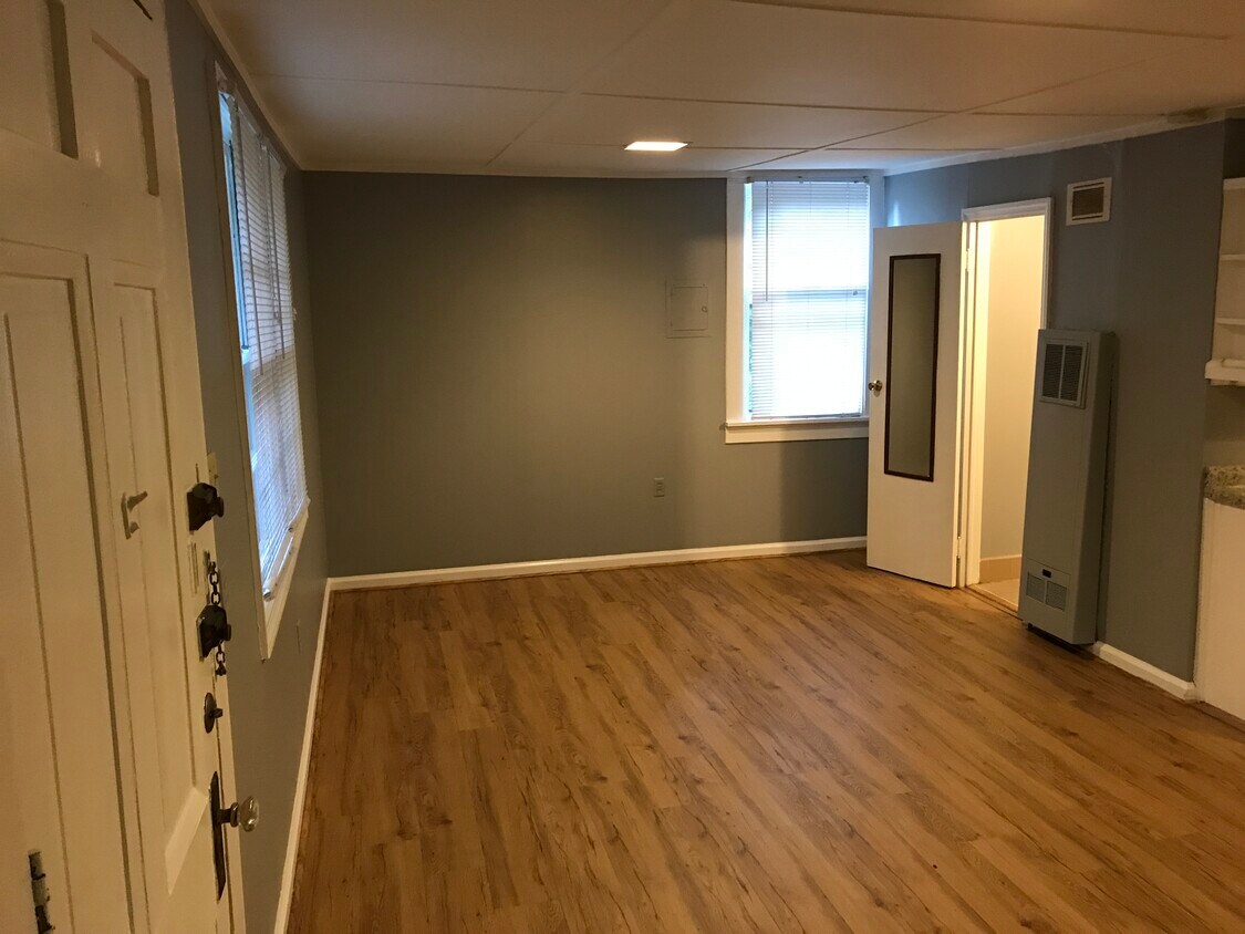 Foto principal - 1414 Emory Rd NE