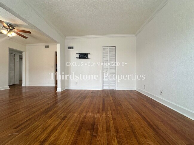 Building Photo - 319 1st Ave N