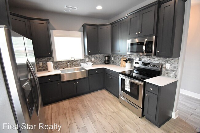 Foto del edificio - 4 br, 2.5 bath House - 715 N Salem - Lot 1...