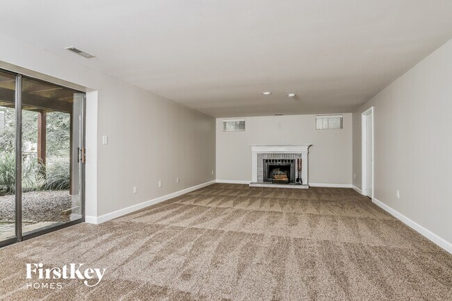 Foto del edificio - 390 Emberwood Dr
