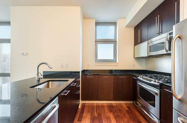 Foto principal - 100 Jay St