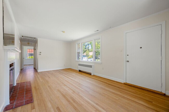 Foto del edificio - Beautiful 2 Bedroom Corner Lot of Park Ave! ***Available Late June 2026***