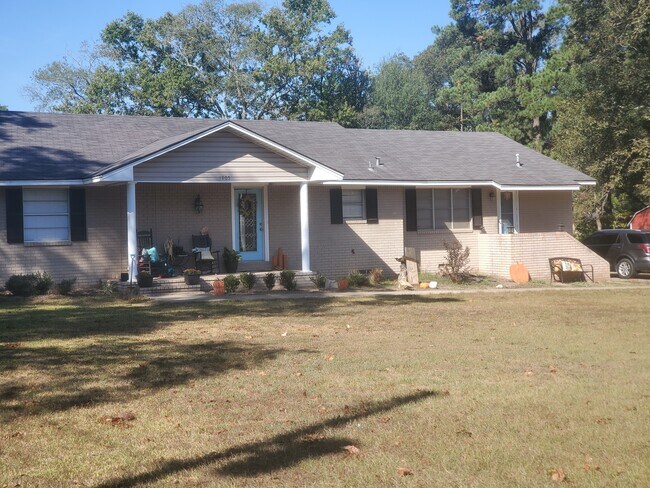Building Photo - 1805 Longview Dr