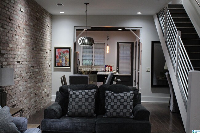 Building Photo - 1006 Barristers Ct