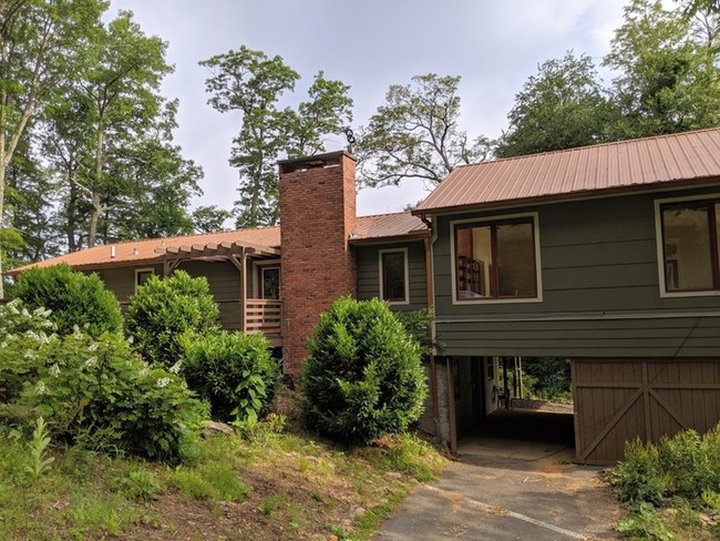 Building Photo - Mountain home with breath taking views