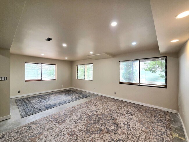 Foto del edificio - 2211 NW Cascade Ave