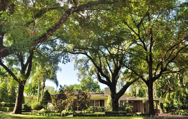 Foto del edificio - 926 Andalusia Ave